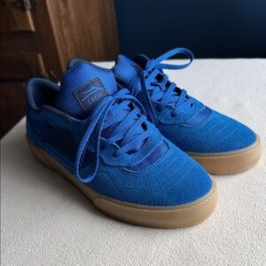Men's royal blue Lakai sneakers size 7, like new.